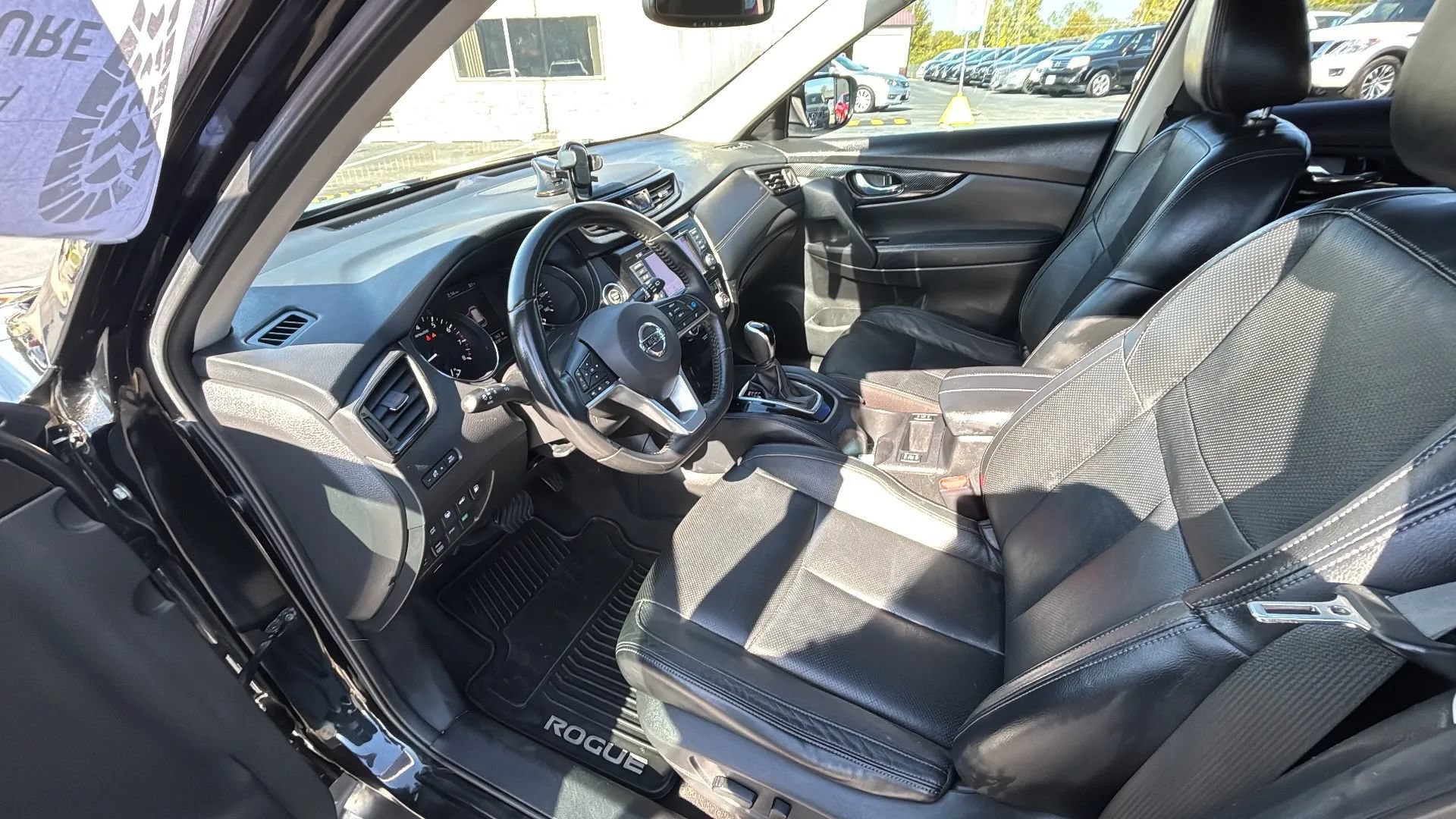 Used 2018 Nissan Rogue SL w/ Premium Package AWD/4WD image 2