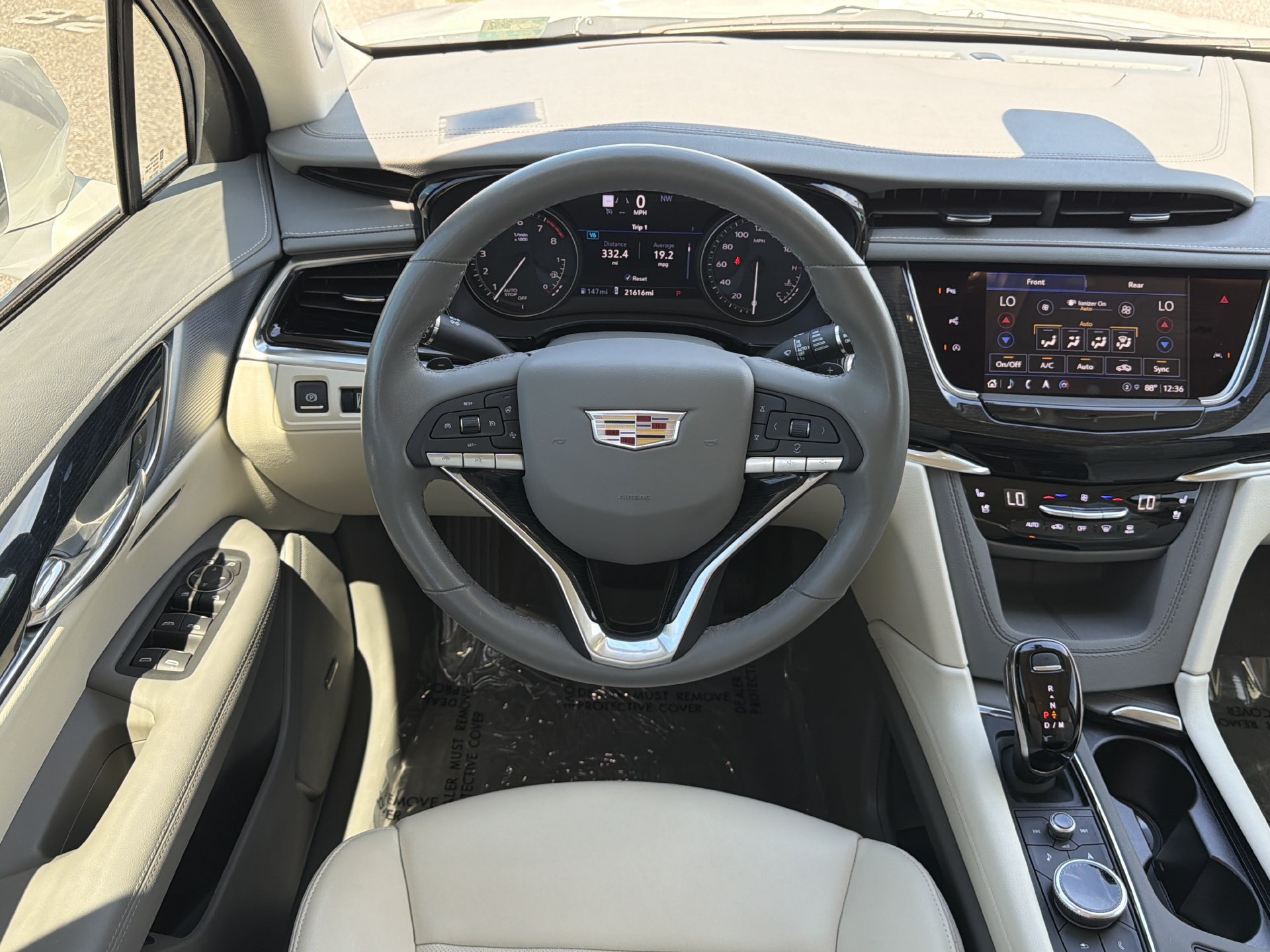 Used 2024 Cadillac XT6 Premium Luxury w/ Technology Package FWD image 15
