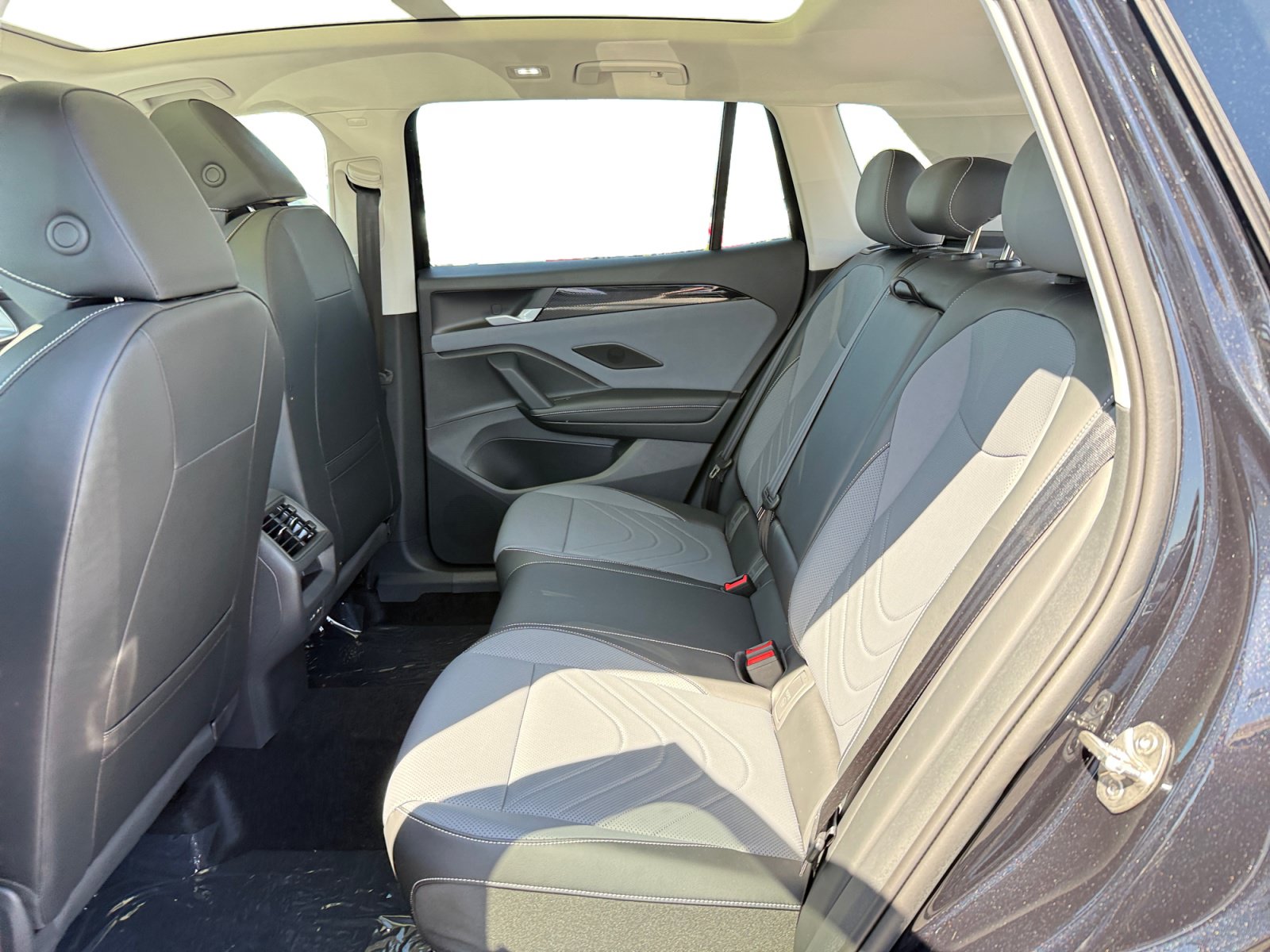 New 2026 Volkswagen Tiguan SE AWD/4WD image 16