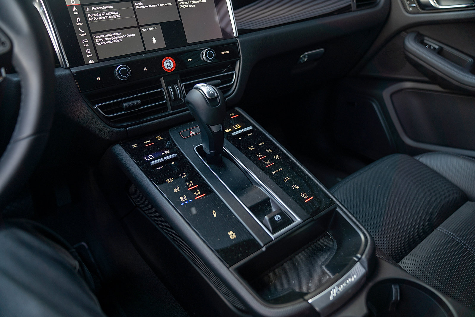 Certified 2026 Porsche Macan Turbo AWD/4WD image 14