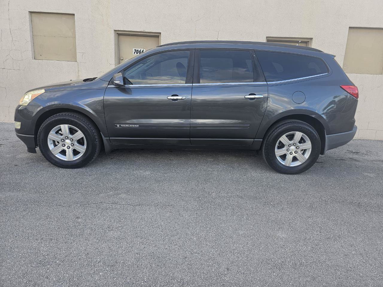 Used 2009 Chevrolet Traverse LT FWD image 10