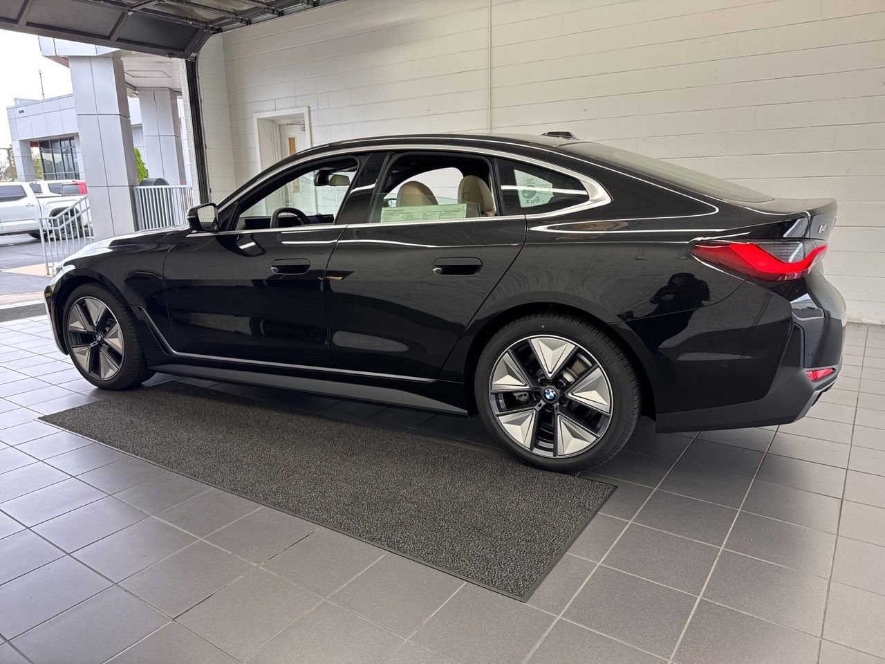 New 2025 BMW i4 xDrive40i image 5