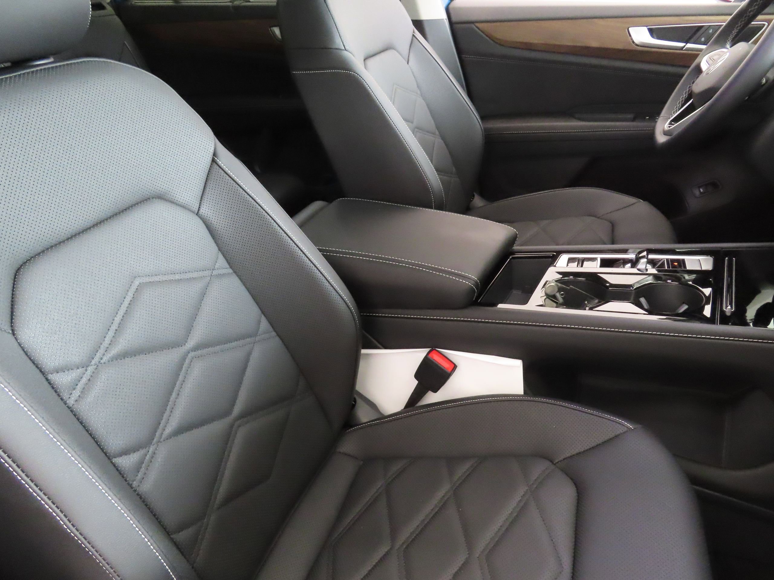 New 2025 Volkswagen Atlas SE FWD image 27