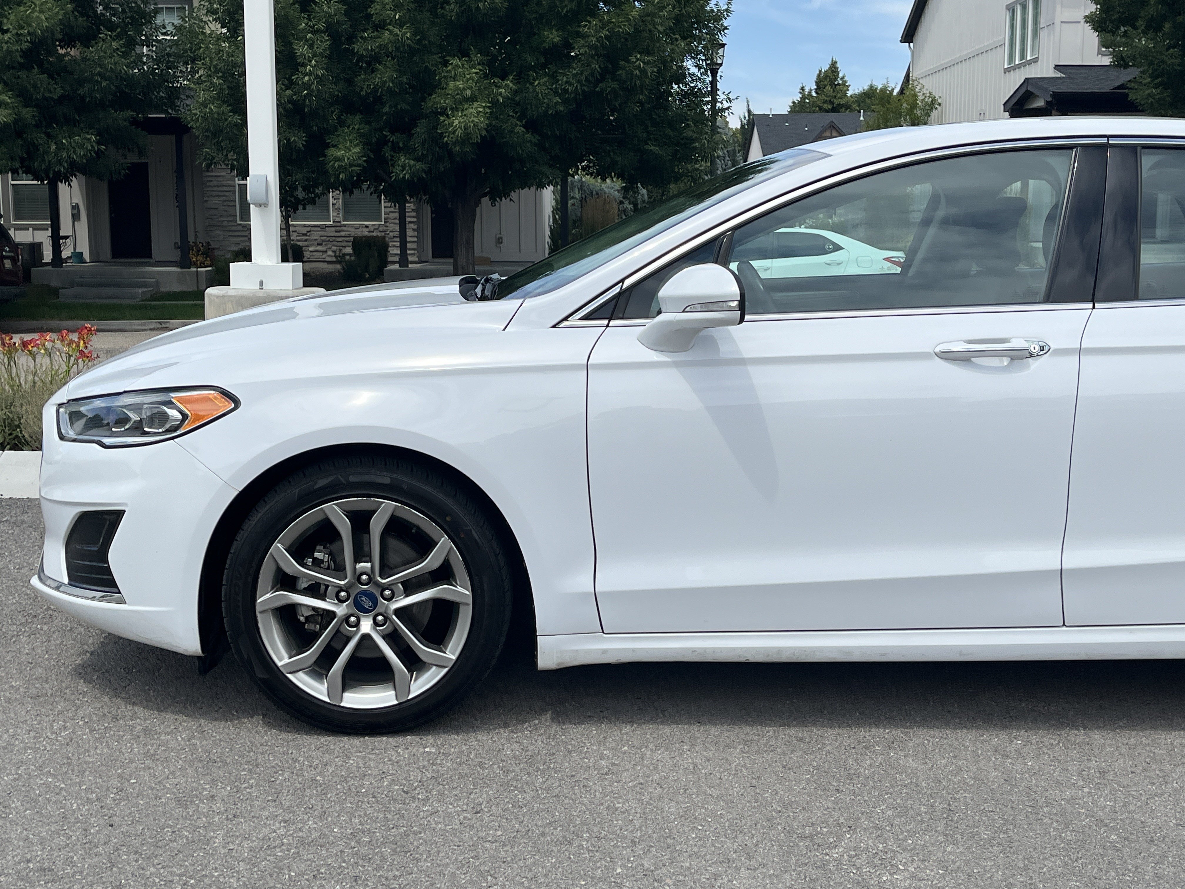 Used 2019 Ford Fusion SEL FWD image 2