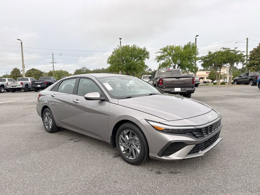 Used 2024 Hyundai Elantra Blue FWD video 1