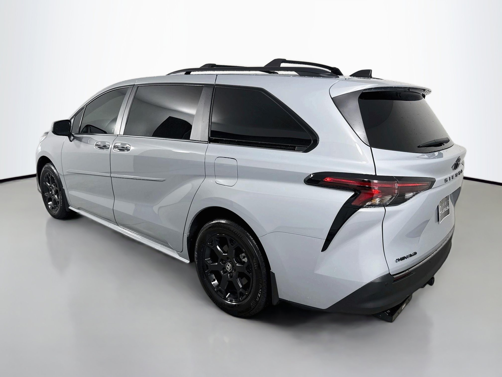 Used 2026 Toyota Sienna XLE Woodland Edition AWD/4WD image 5