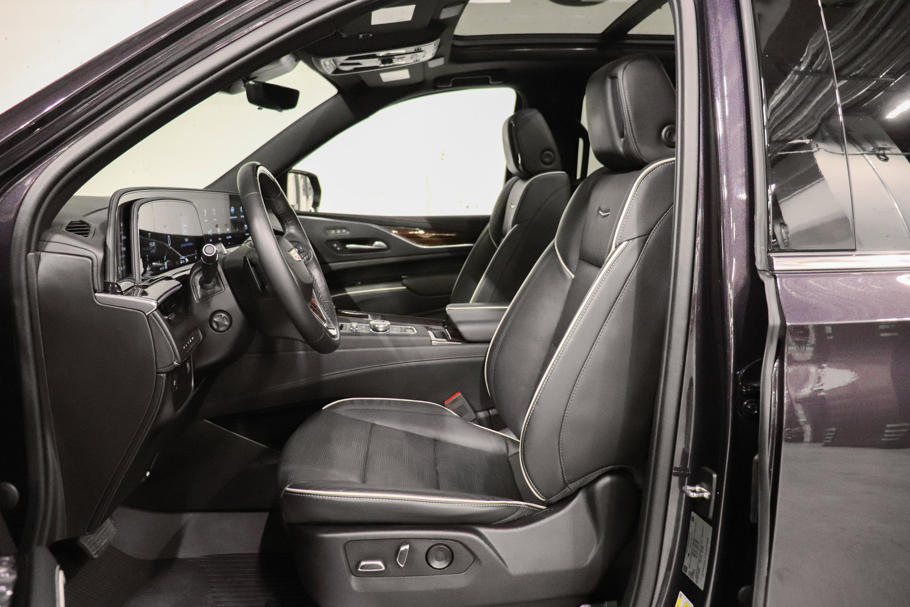 Used 2023 Cadillac Escalade ESV Premium Luxury AWD/4WD image 13