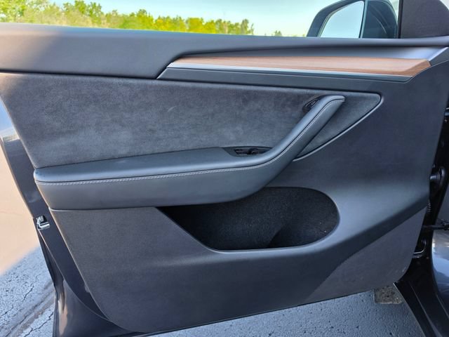 Used 2025 Tesla Model Y Long Range RWD image 17