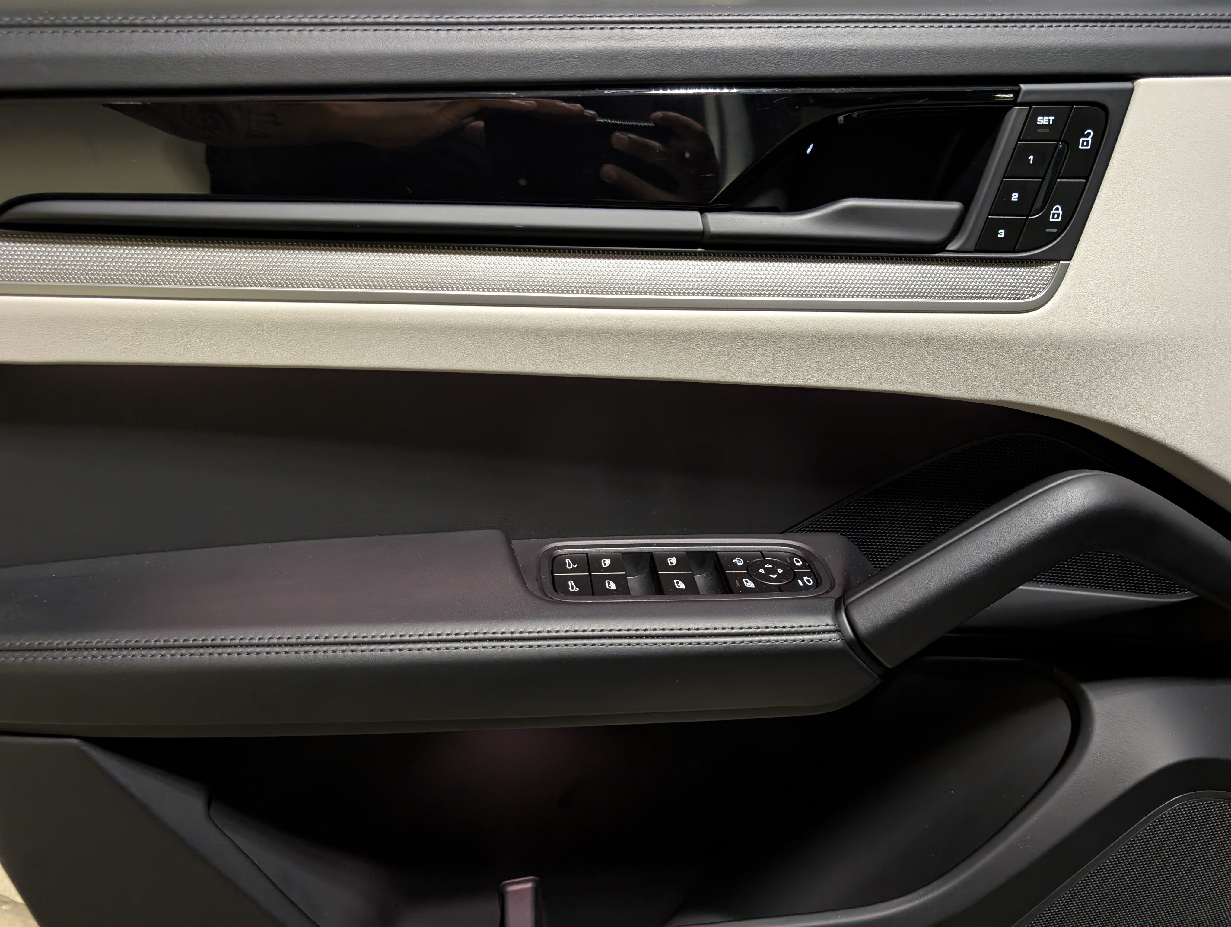 Certified 2025 Porsche Cayenne S AWD/4WD image 20
