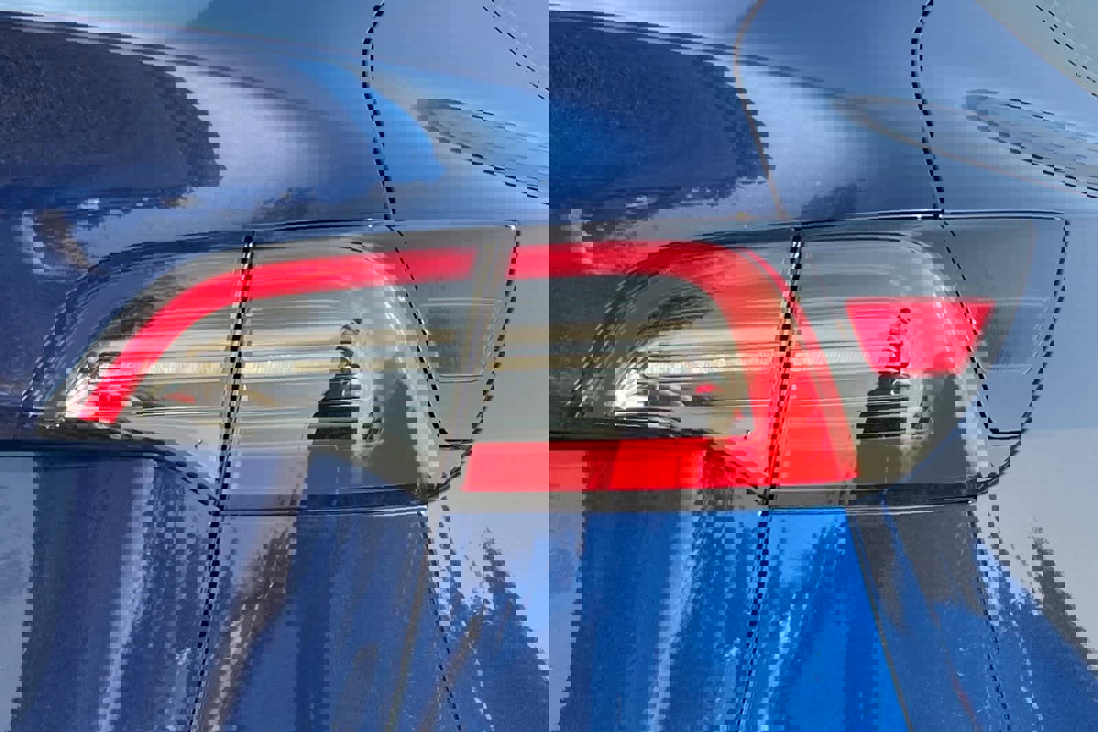 Used 2021 Tesla Model Y Standard Range image 32