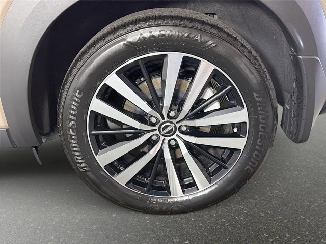 Certified 2024 Nissan Pathfinder Platinum w/ Black Appearance Package FWD image 32