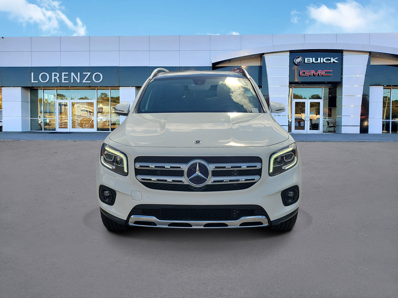 Used 2022 Mercedes-Benz GLB 250 image 2