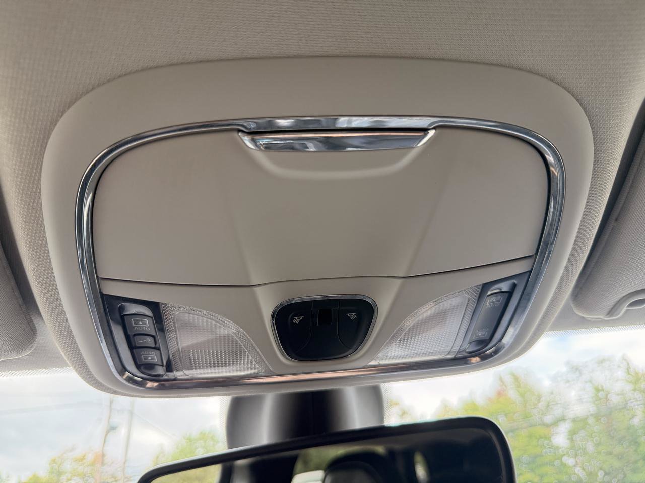Used 2019 Jeep Cherokee Limited AWD/4WD image 35