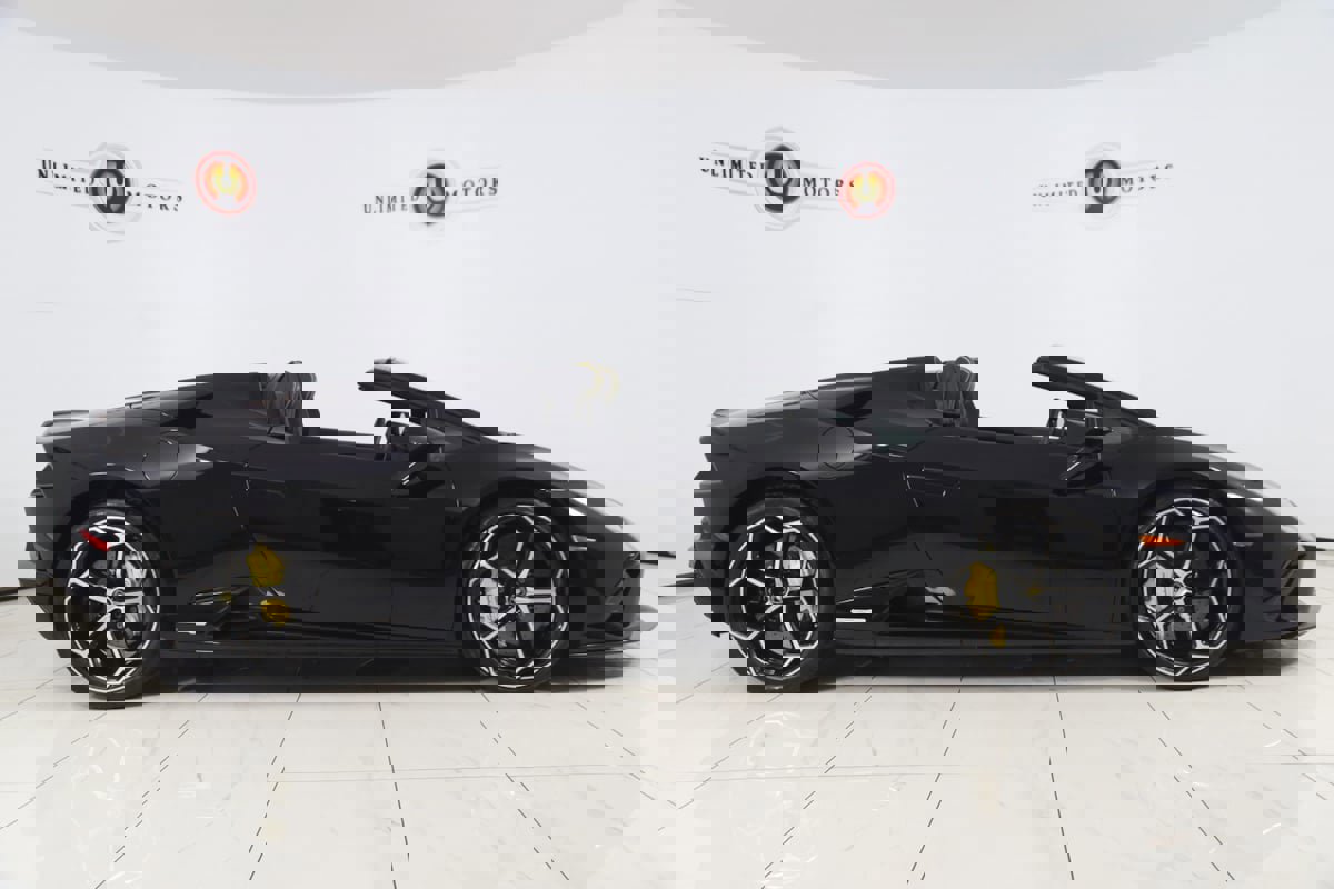 Used 2023 Lamborghini Huracan EVO image 2