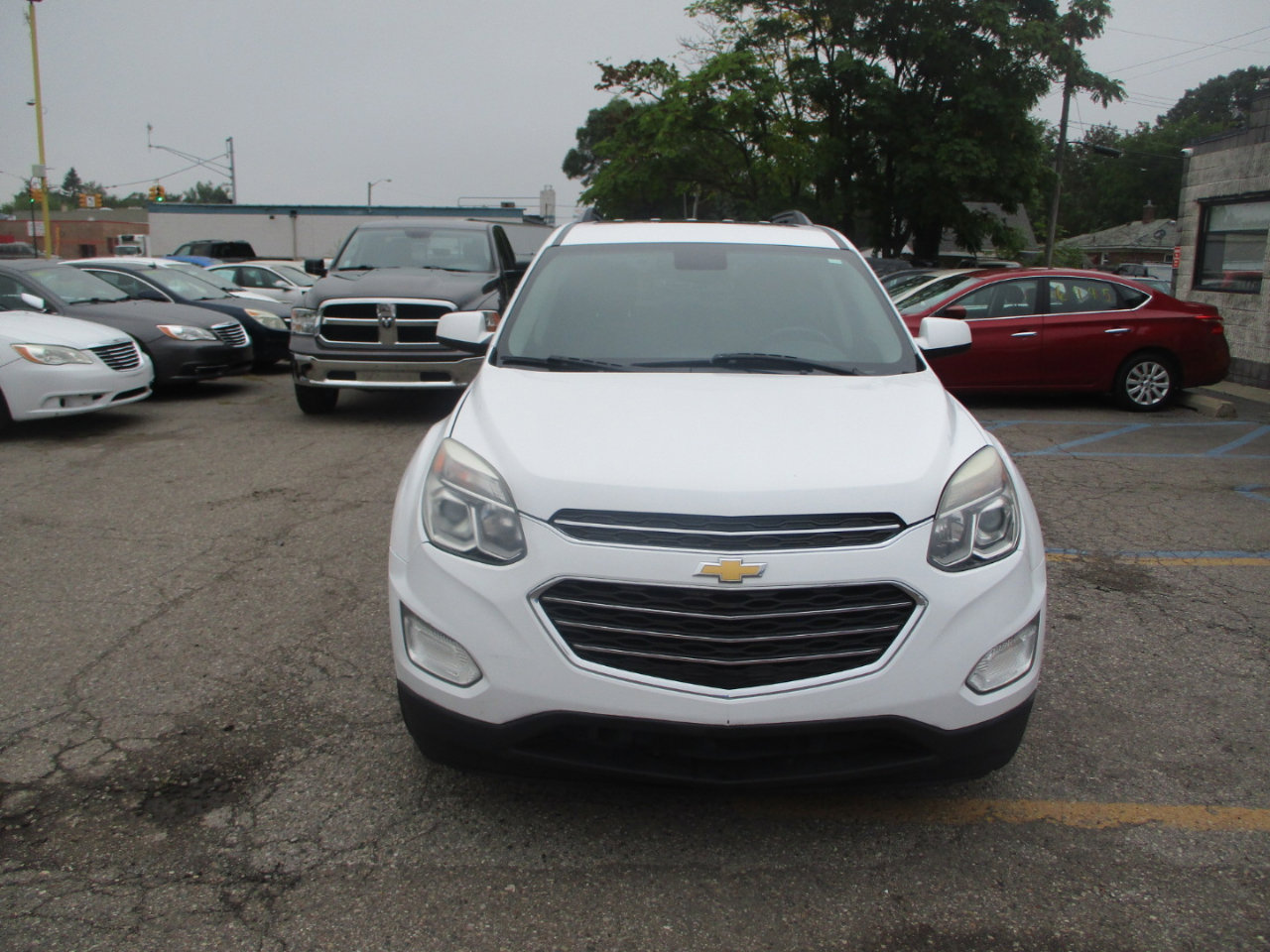 Used 2017 Chevrolet Equinox LT w/ Convenience Package image 3