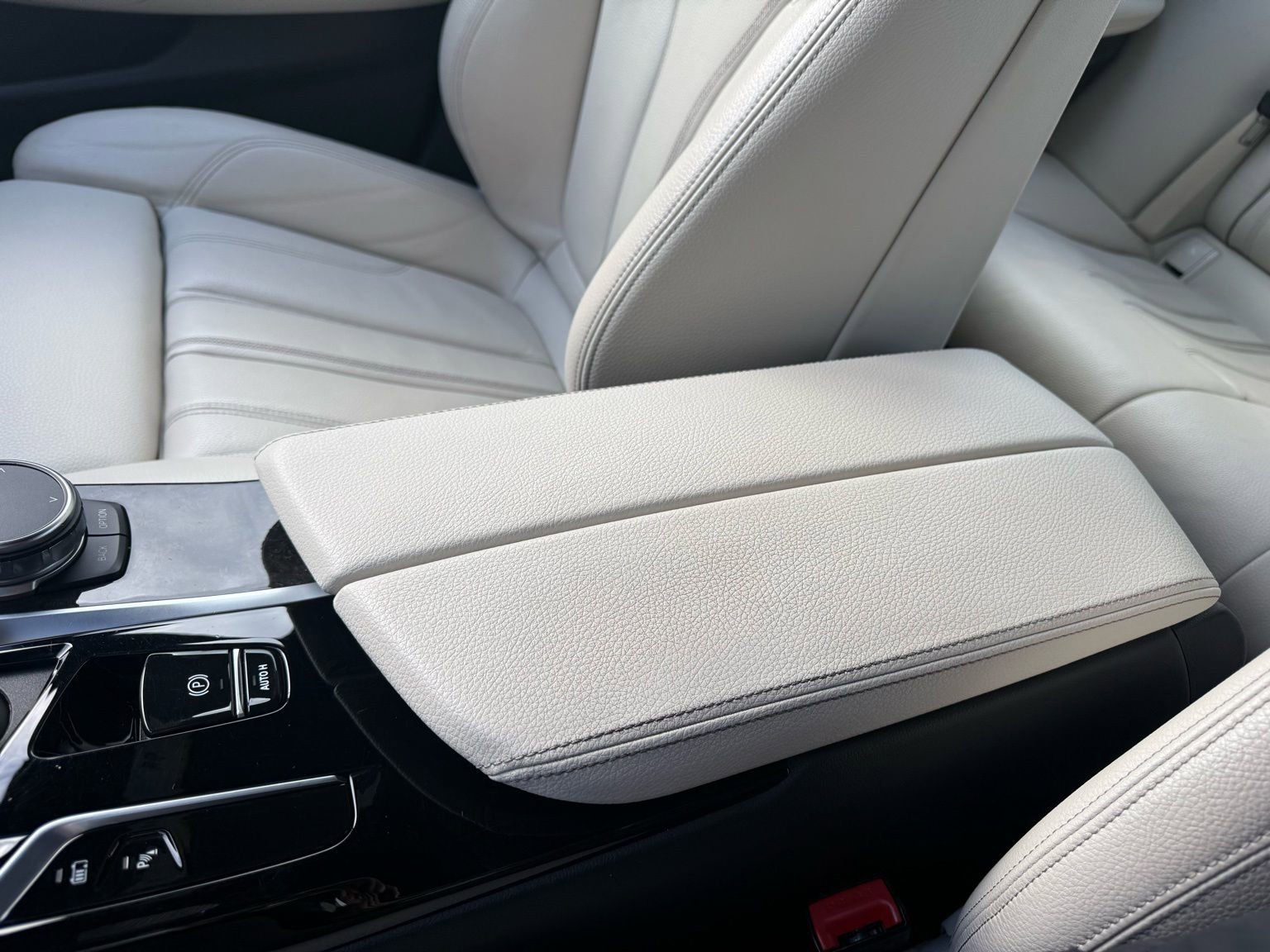 Used 2023 BMW 530e w/ Convenience Package image 22