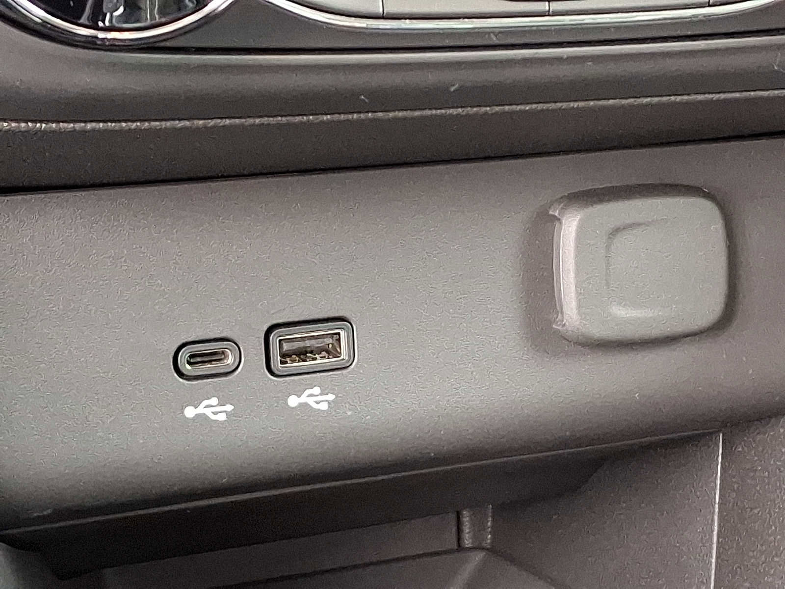 Used 2025 Buick Encore GX Preferred AWD/4WD image 25