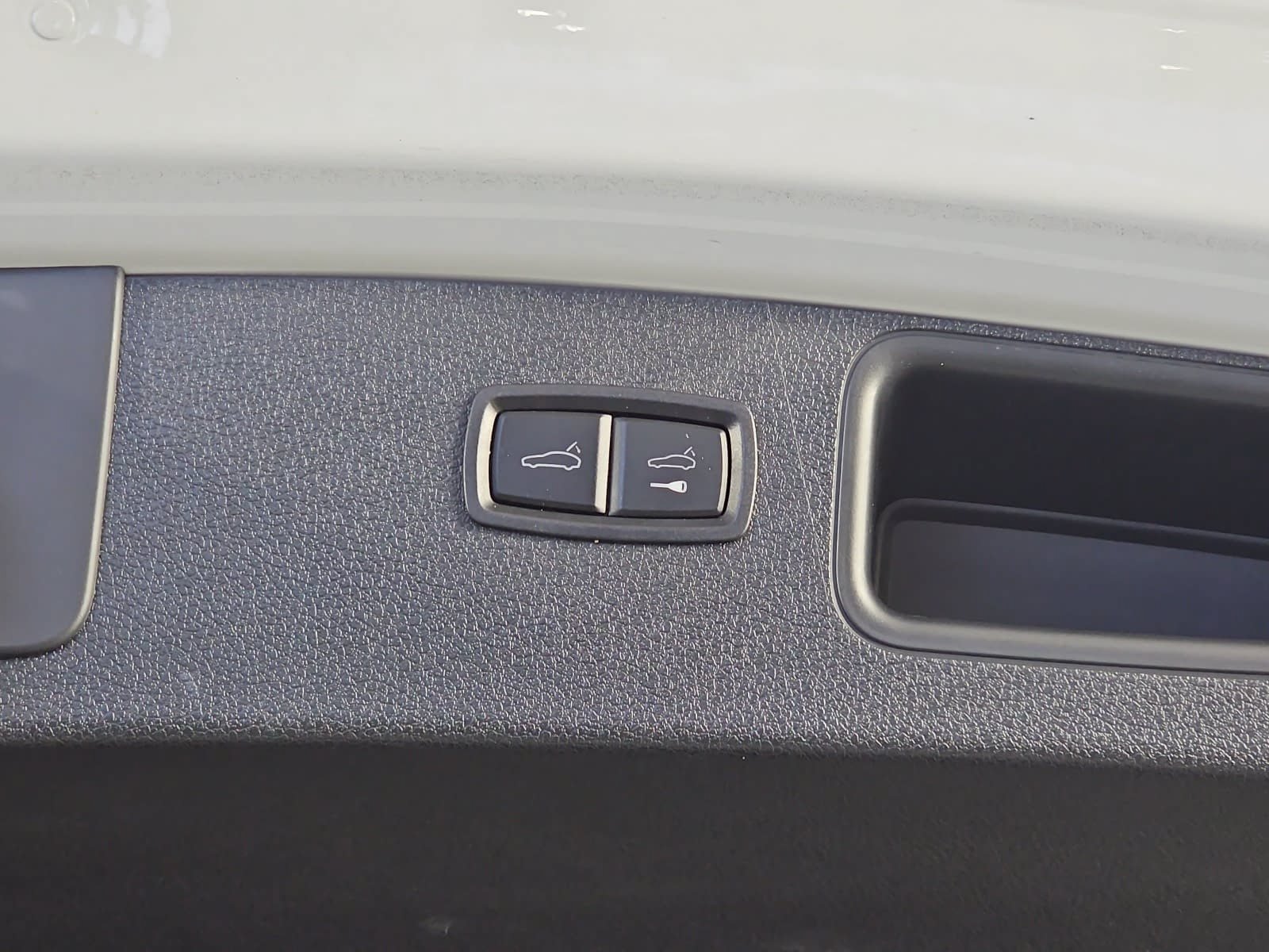 Used 2021 Porsche Macan w/ Premium Package AWD/4WD image 13