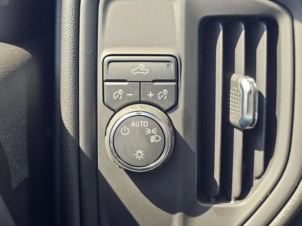 Used 2025 Chevrolet Silverado 1500 W/T RWD image 25