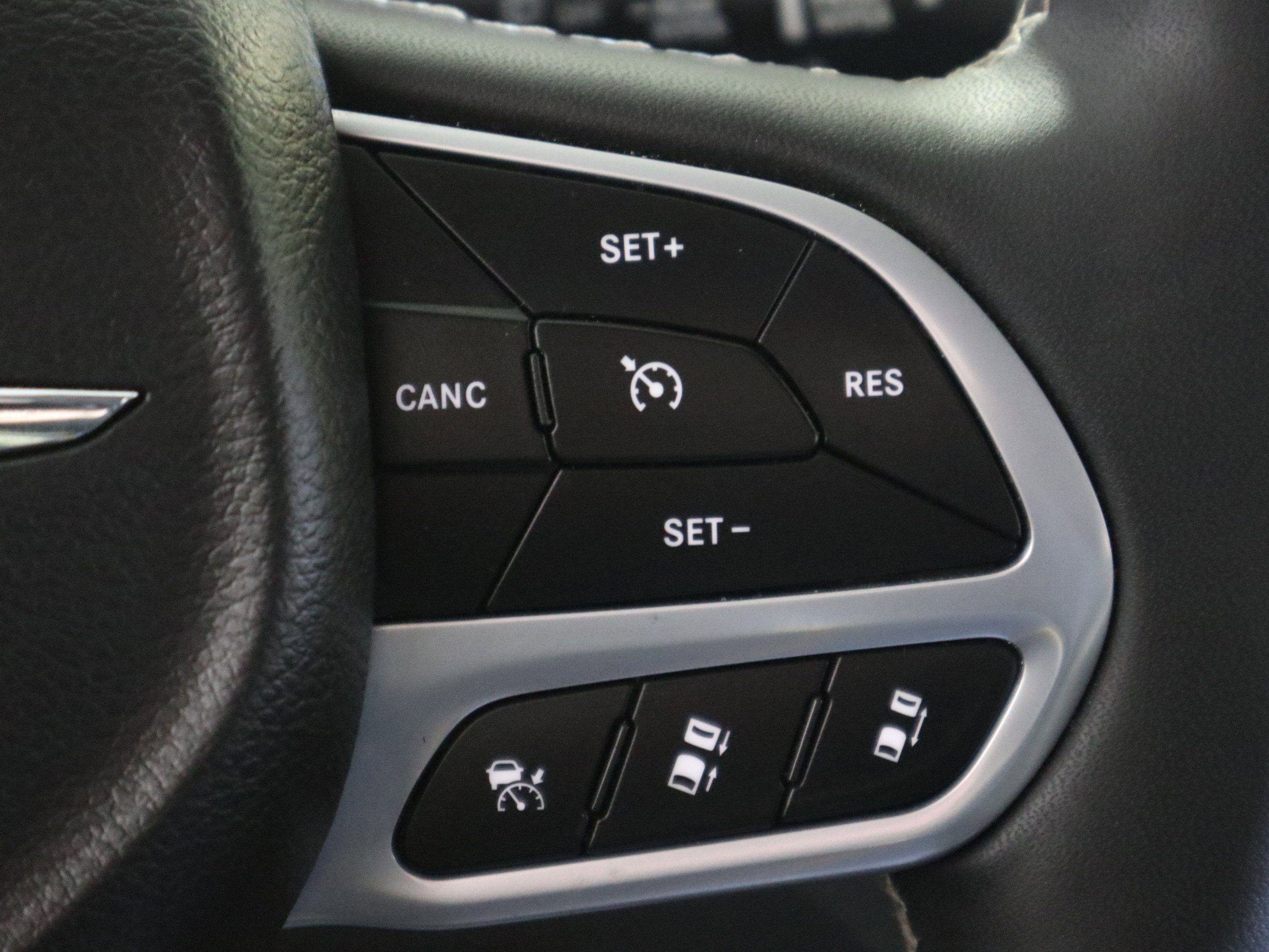 Used 2024 Chrysler Pacifica Limited image 30