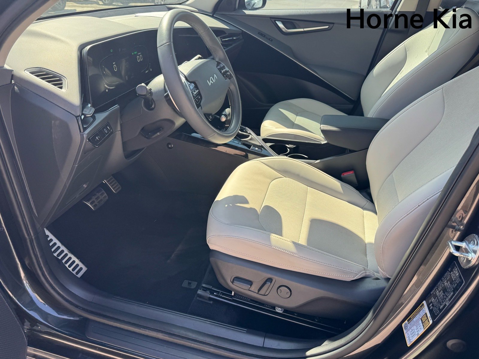 Certified 2024 Kia Niro EX Touring FWD image 10