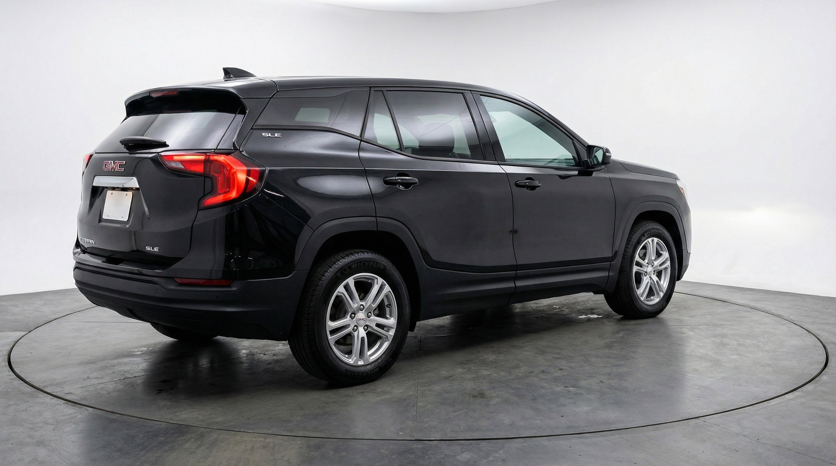 Used 2024 GMC Terrain SLE image 9