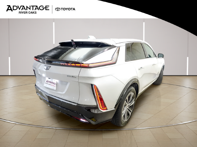 Used 2024 Cadillac Lyriq Luxury AWD/4WD image 7