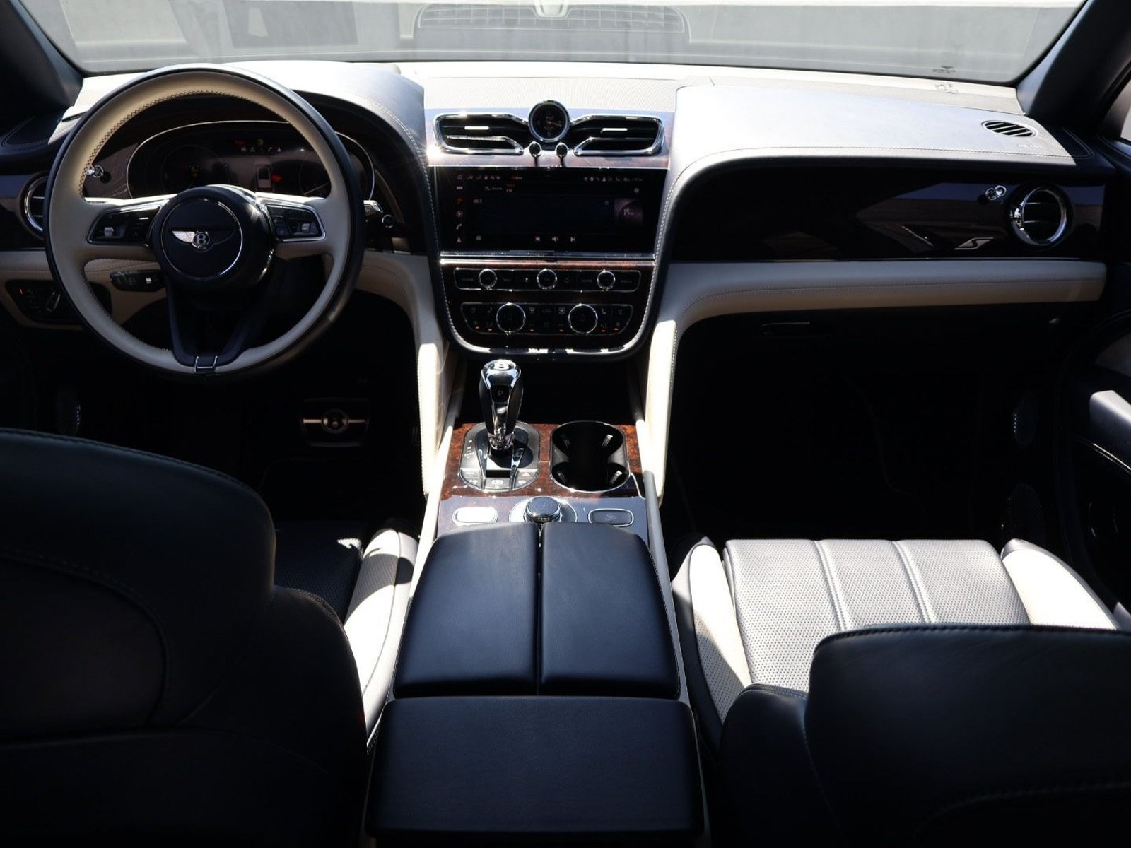 Certified 2022 Bentley Bentayga AWD/4WD image 5