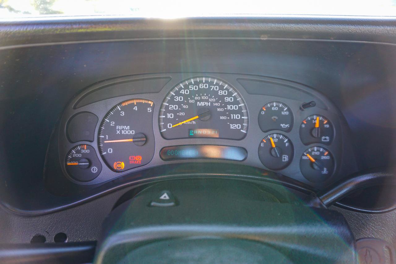 Used 2004 Chevrolet Silverado 2500 LS w/ Snow Plow Prep Package AWD/4WD image 15