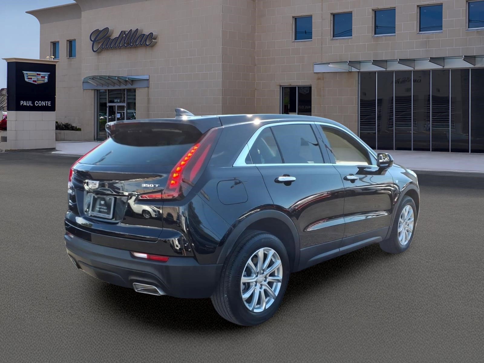 Certified 2023 Cadillac XT4 Luxury w/ Cold Weather Package FWD image 5