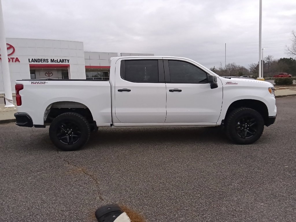 Used 2024 Chevrolet Silverado 1500 LT Trail Boss w/ Convenience Package II image 2