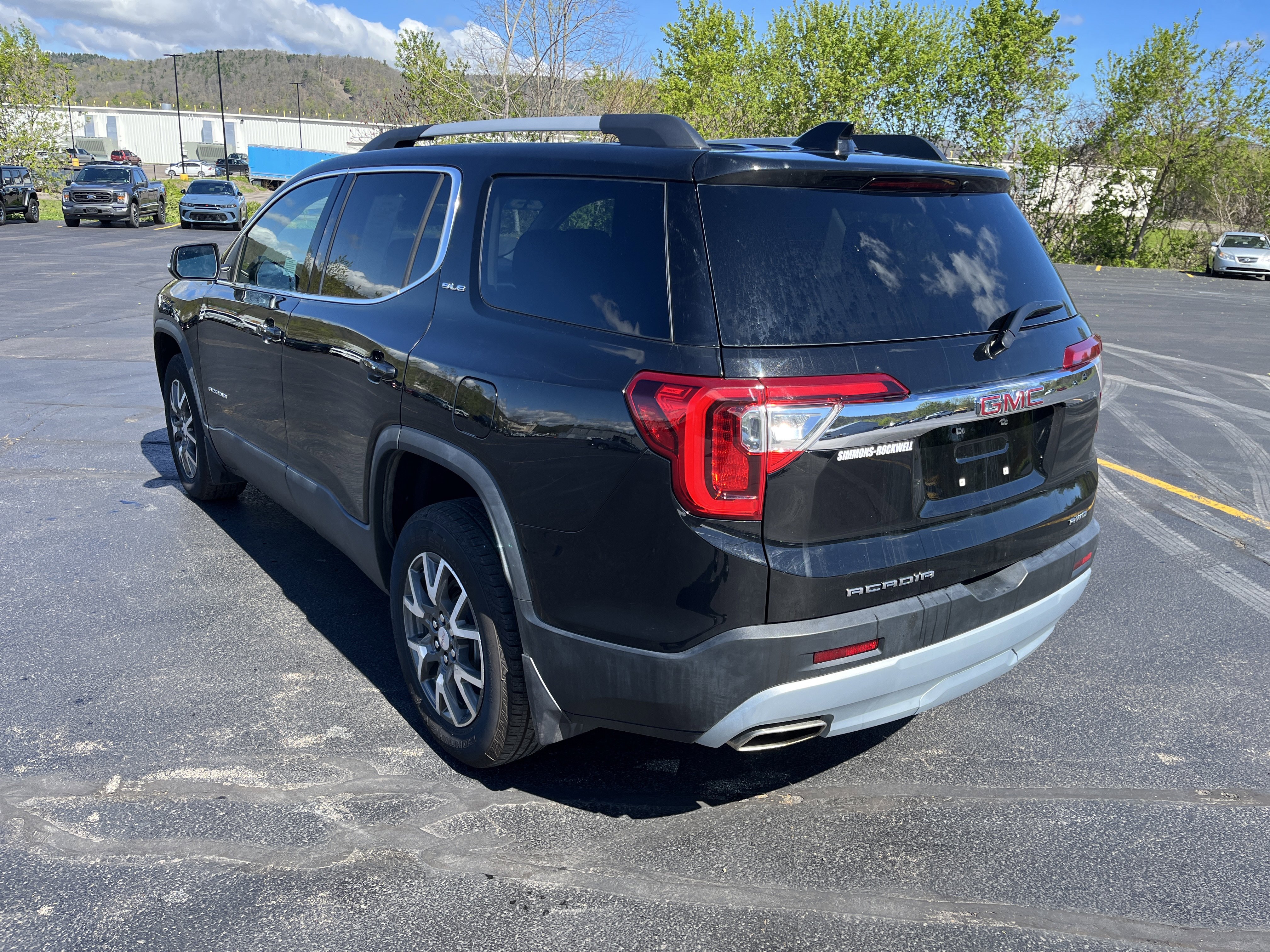Used 2023 GMC Acadia SLE AWD/4WD image 5