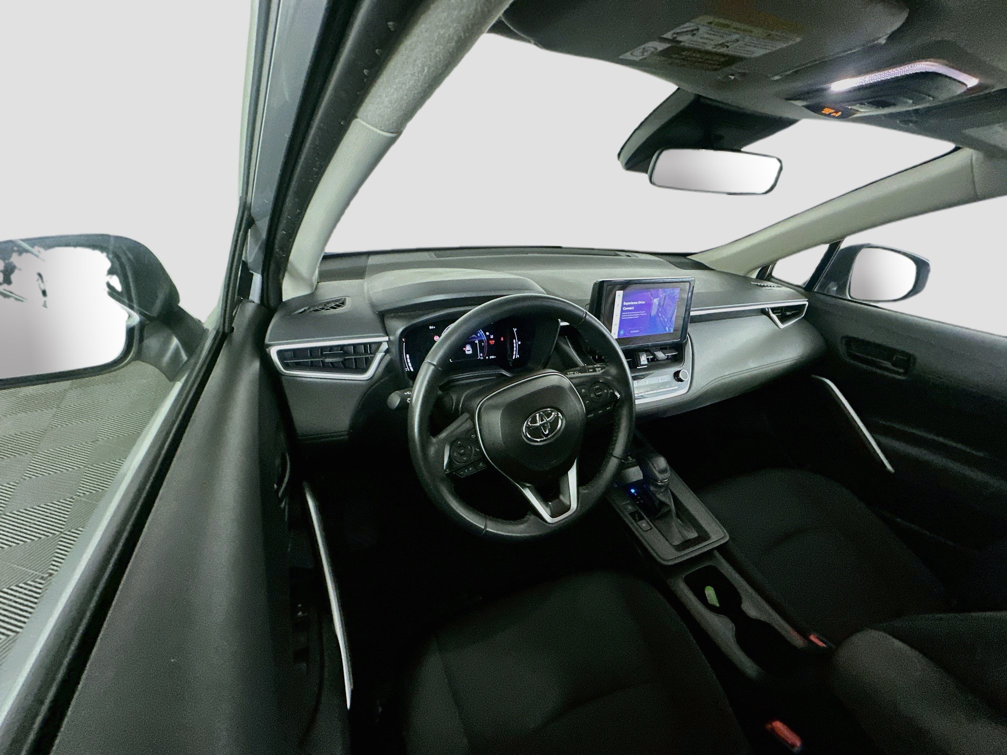 Used 2026 Toyota Corolla Cross LE FWD image 18