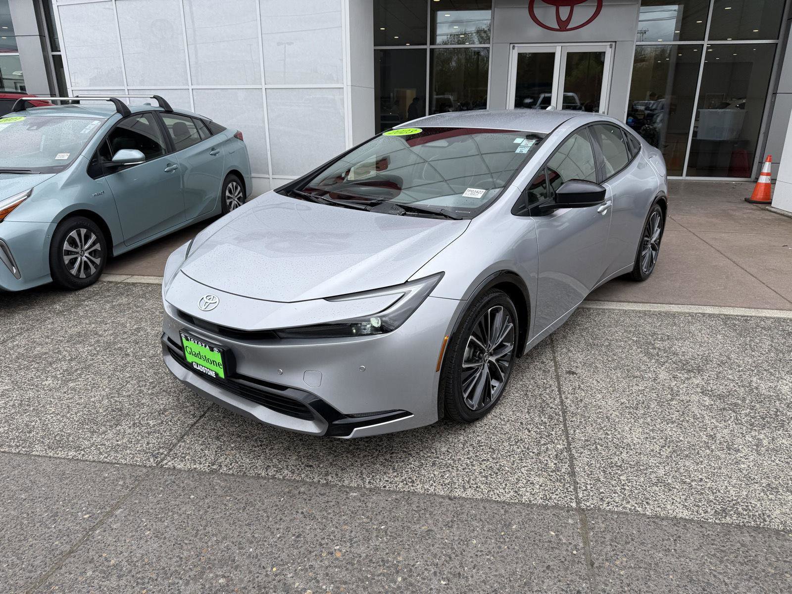 Used 2023 Toyota Prius XLE image 2