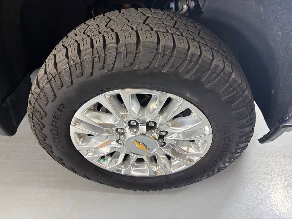 Used 2022 Chevrolet Silverado 2500 High Country w/ Z71 Off-Road Package image 13