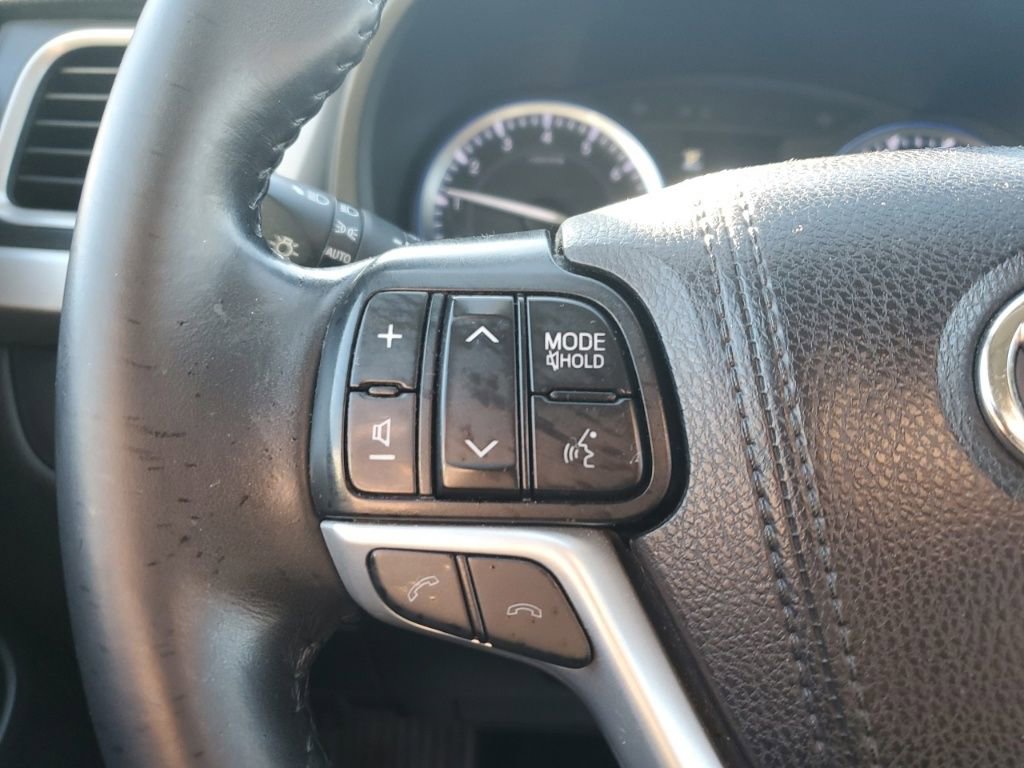 Used 2019 Toyota Highlander XLE image 16