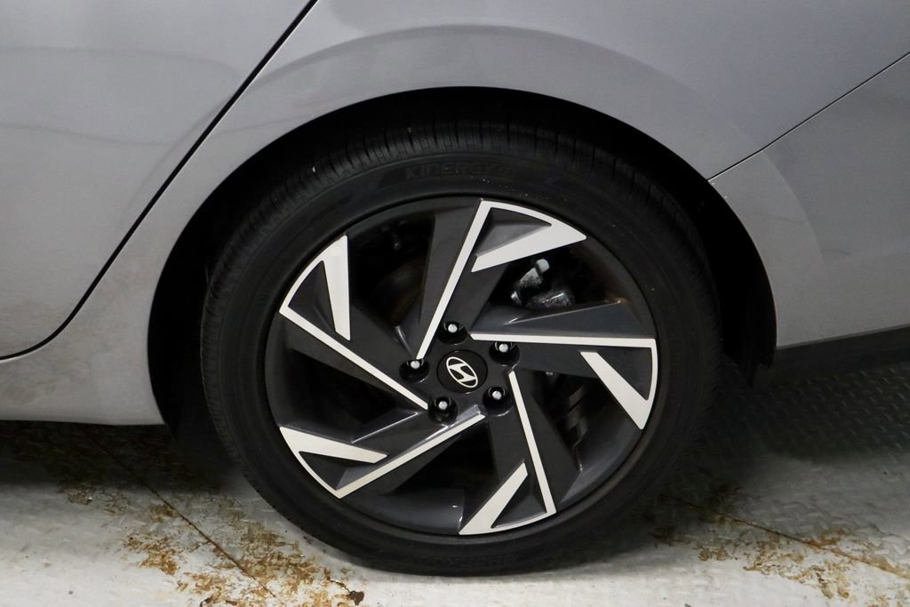 Certified 2025 Hyundai Elantra SEL image 20