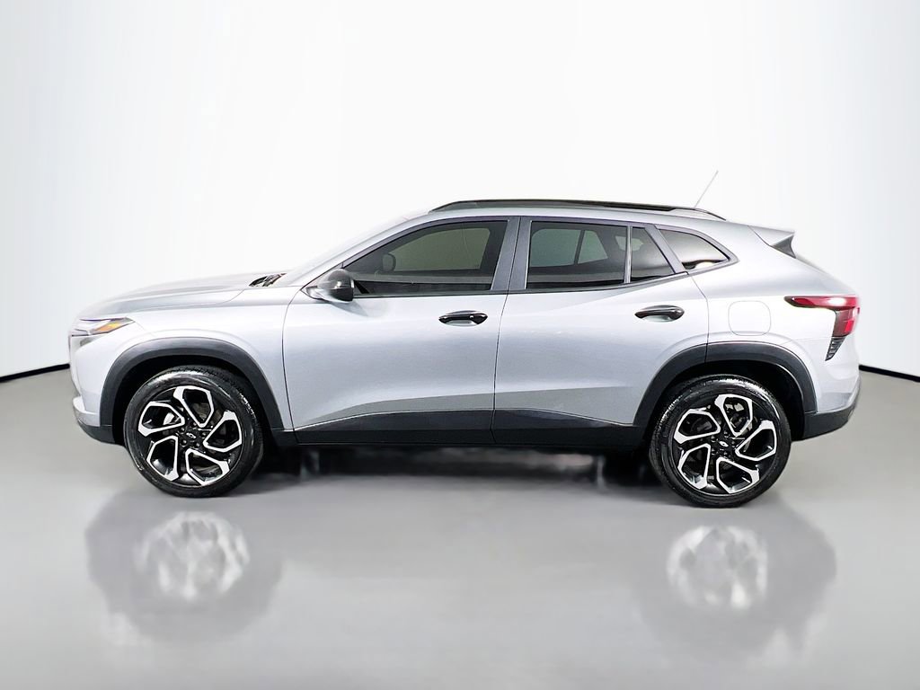 Used 2024 Chevrolet Trax RS w/ Sunroof Package FWD image 8