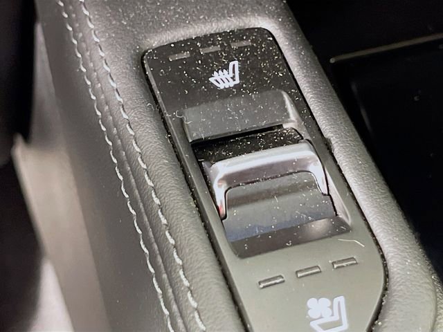 Used 2024 Kia Telluride EX w/ EX Captain's Chair Package image 22