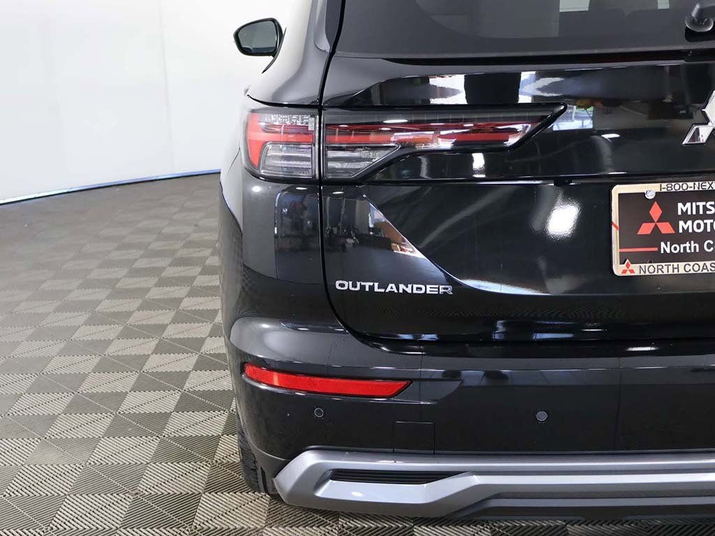 New 2025 Mitsubishi Outlander SE AWD/4WD image 17