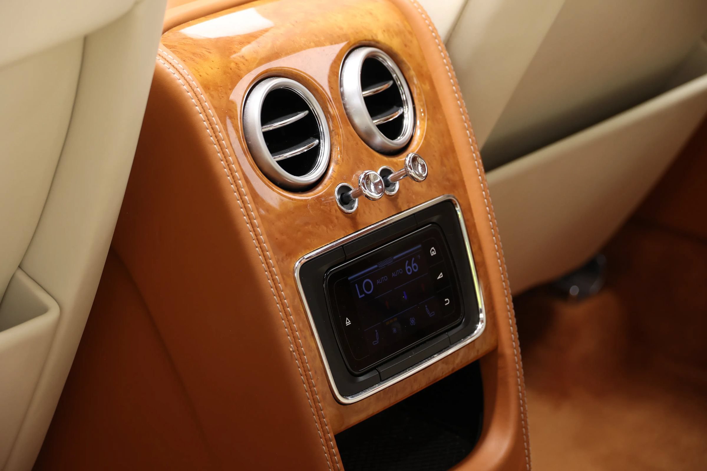 Used 2018 Bentley Flying Spur V8 AWD/4WD image 63