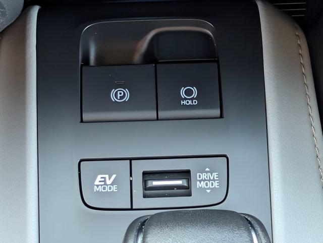 Certified 2023 Toyota Venza LE AWD/4WD image 18