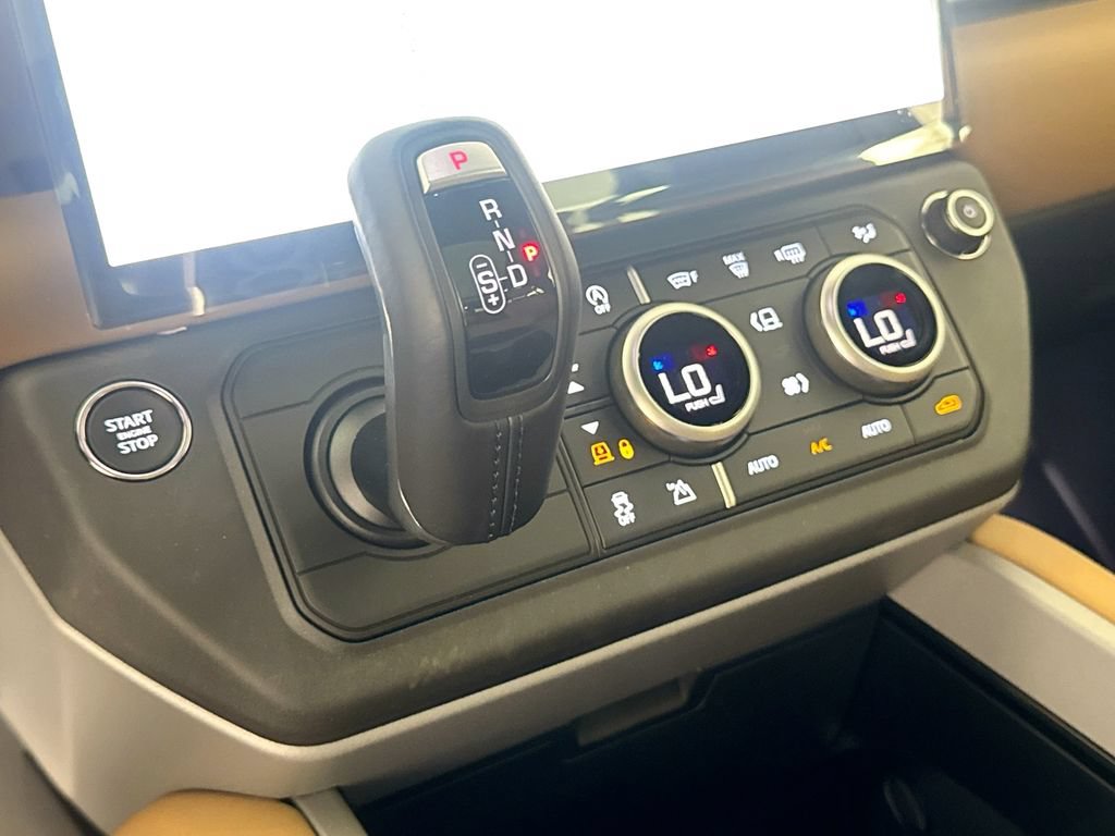 New 2026 Land Rover Defender 90 V8 AWD/4WD image 17