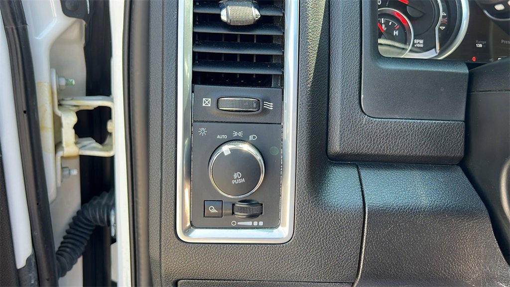 Used 2022 RAM 1500 Classic SLT w/ SLT Plus D￩cor Group image 14