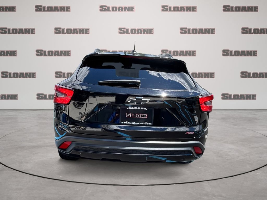 Used 2024 Chevrolet Trax RS w/ Sunroof Package FWD image 4
