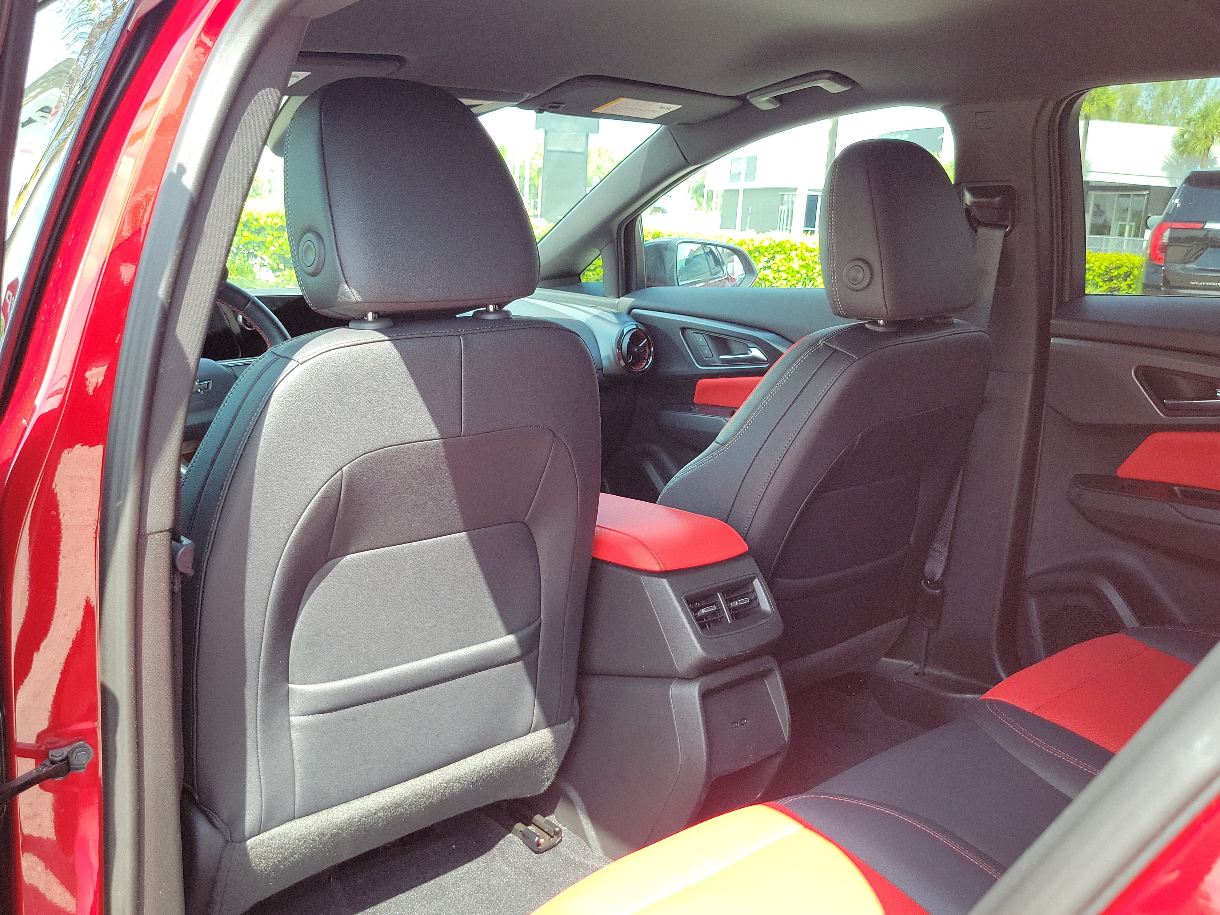 Used 2025 Chevrolet Equinox EV RS FWD image 15