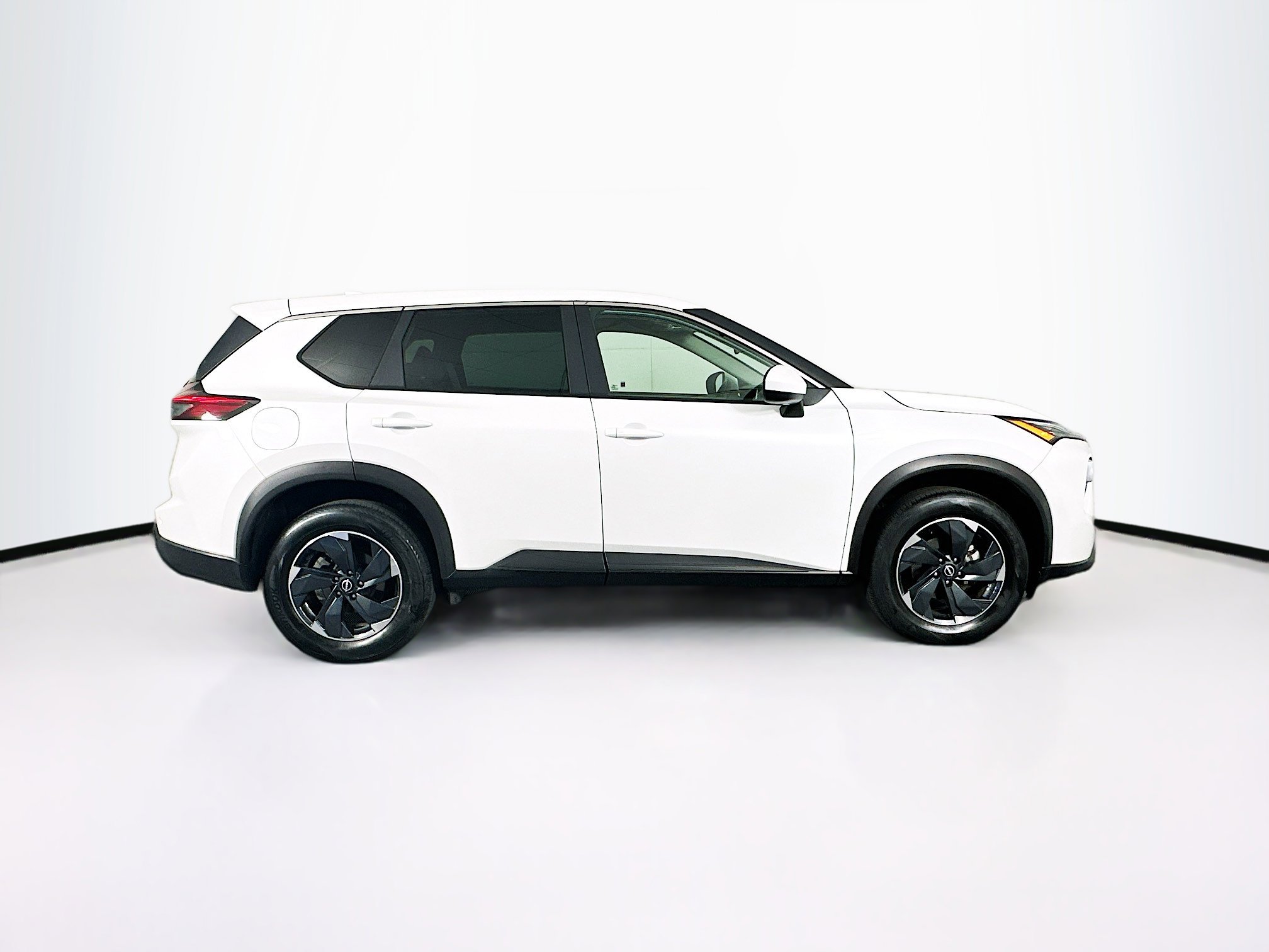 Used 2025 Nissan Rogue SV image 10