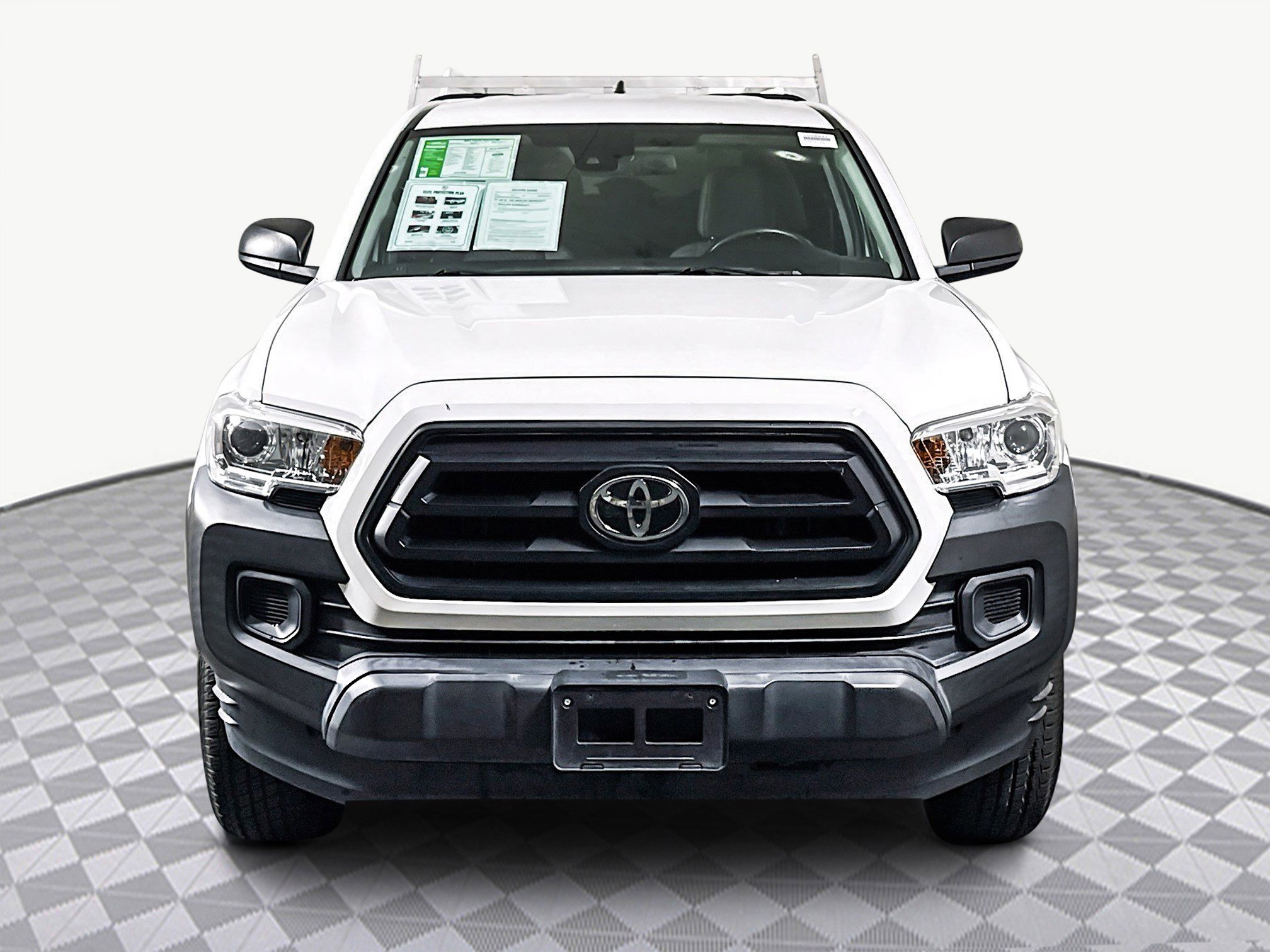 Used 2022 Toyota Tacoma SR image 2