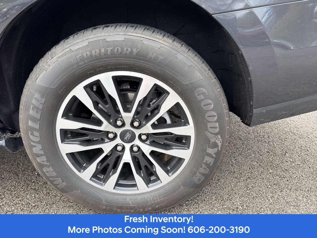 Used 2025 Ford Expedition Platinum image 9