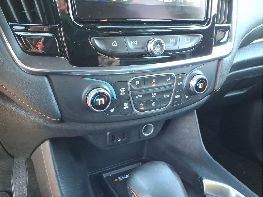 Used 2023 Chevrolet Traverse LT image 24